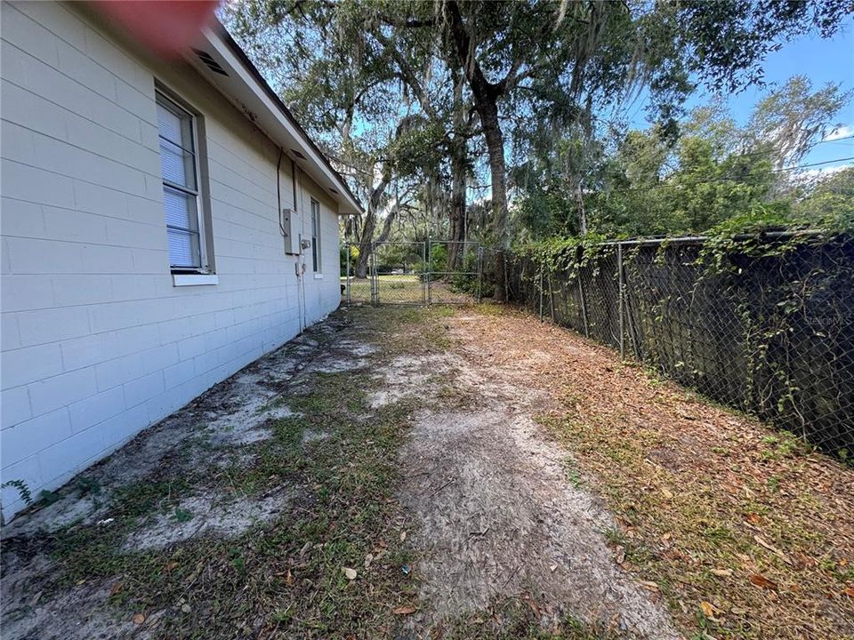 Active With Contract: $295,000 (3 beds, 2 baths, 1064 Square Feet)