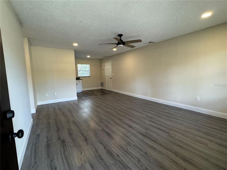 Active With Contract: $295,000 (3 beds, 2 baths, 1064 Square Feet)