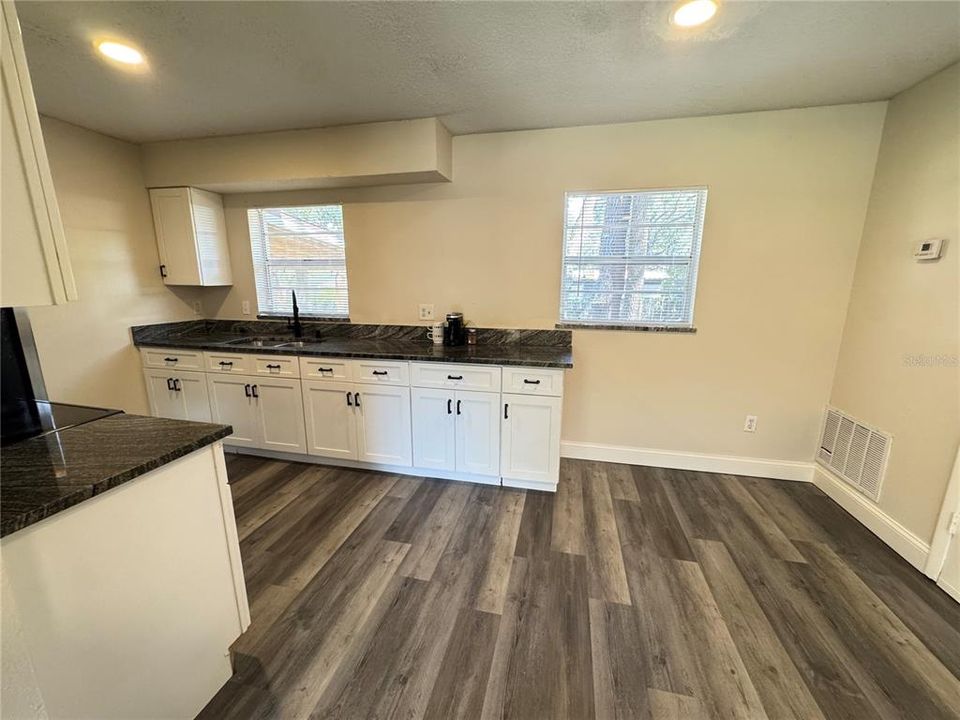 Active With Contract: $295,000 (3 beds, 2 baths, 1064 Square Feet)