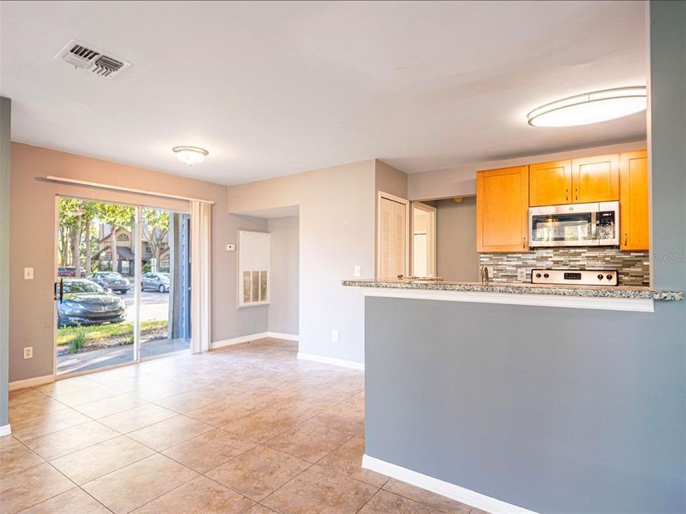 Active With Contract: $195,500 (2 beds, 2 baths, 998 Square Feet)