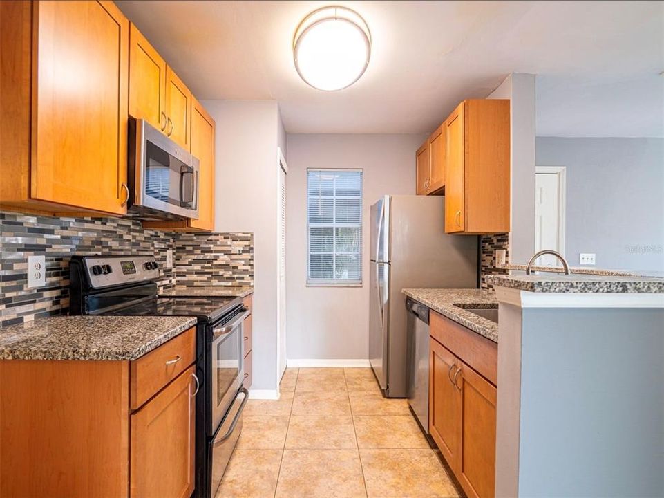 Active With Contract: $195,500 (2 beds, 2 baths, 998 Square Feet)