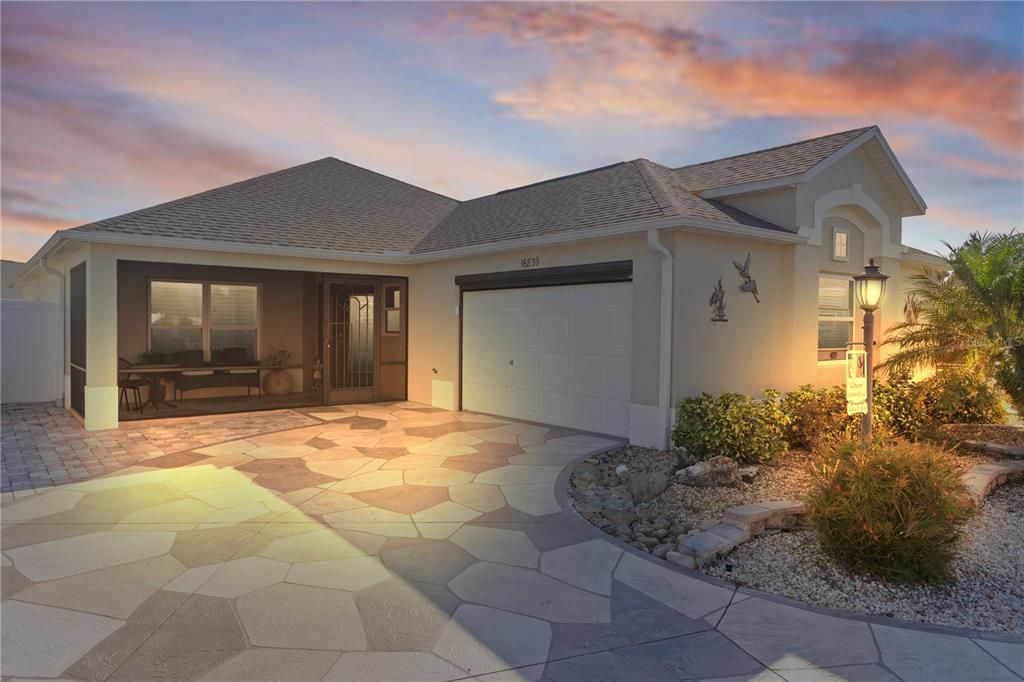 合同活跃: $550,000 (3 贝兹, 2 浴室, 1700 平方英尺)