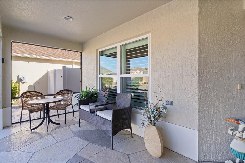 合同活跃: $550,000 (3 贝兹, 2 浴室, 1700 平方英尺)