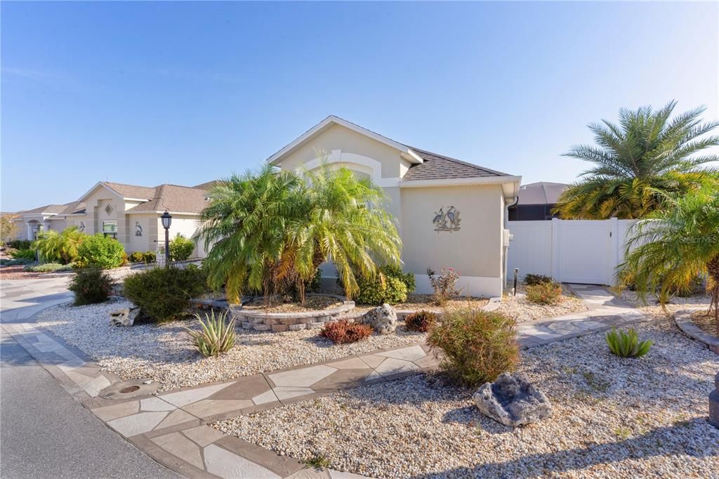 合同活跃: $550,000 (3 贝兹, 2 浴室, 1700 平方英尺)