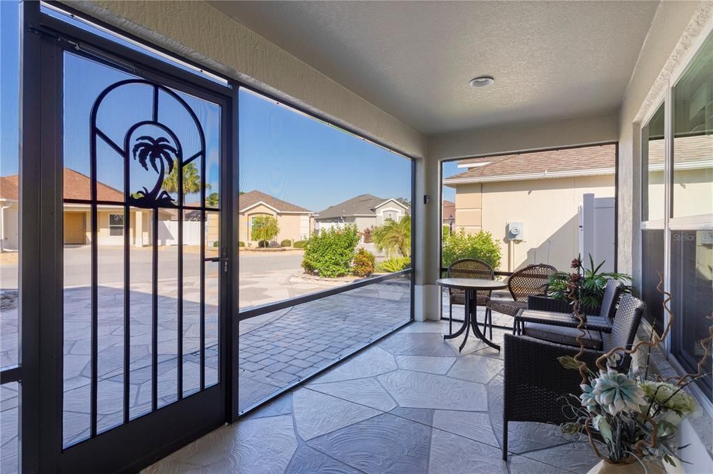 合同活跃: $550,000 (3 贝兹, 2 浴室, 1700 平方英尺)