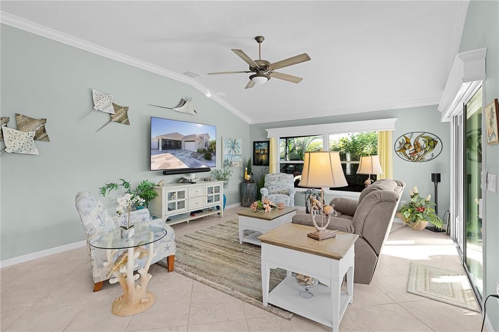 合同活跃: $550,000 (3 贝兹, 2 浴室, 1700 平方英尺)