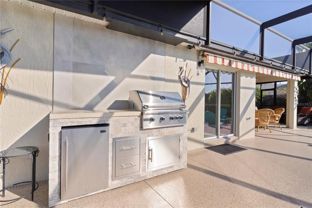 合同活跃: $550,000 (3 贝兹, 2 浴室, 1700 平方英尺)