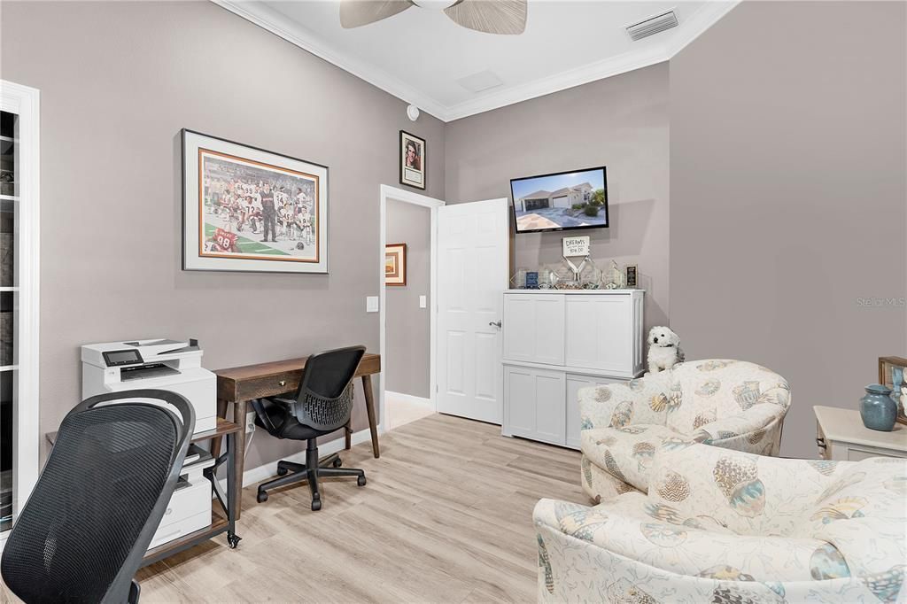 合同活跃: $550,000 (3 贝兹, 2 浴室, 1700 平方英尺)