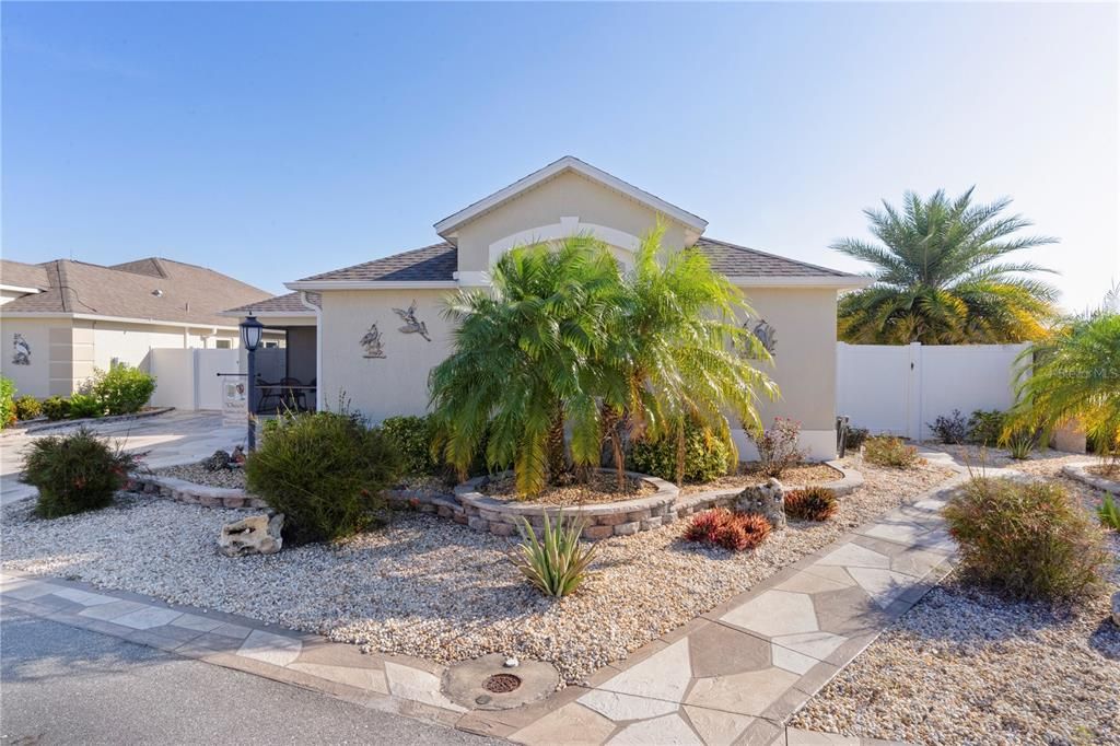 合同活跃: $550,000 (3 贝兹, 2 浴室, 1700 平方英尺)