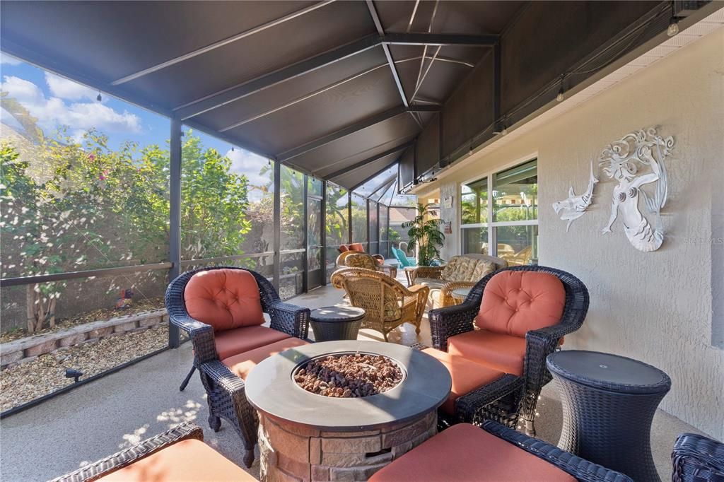 合同活跃: $550,000 (3 贝兹, 2 浴室, 1700 平方英尺)