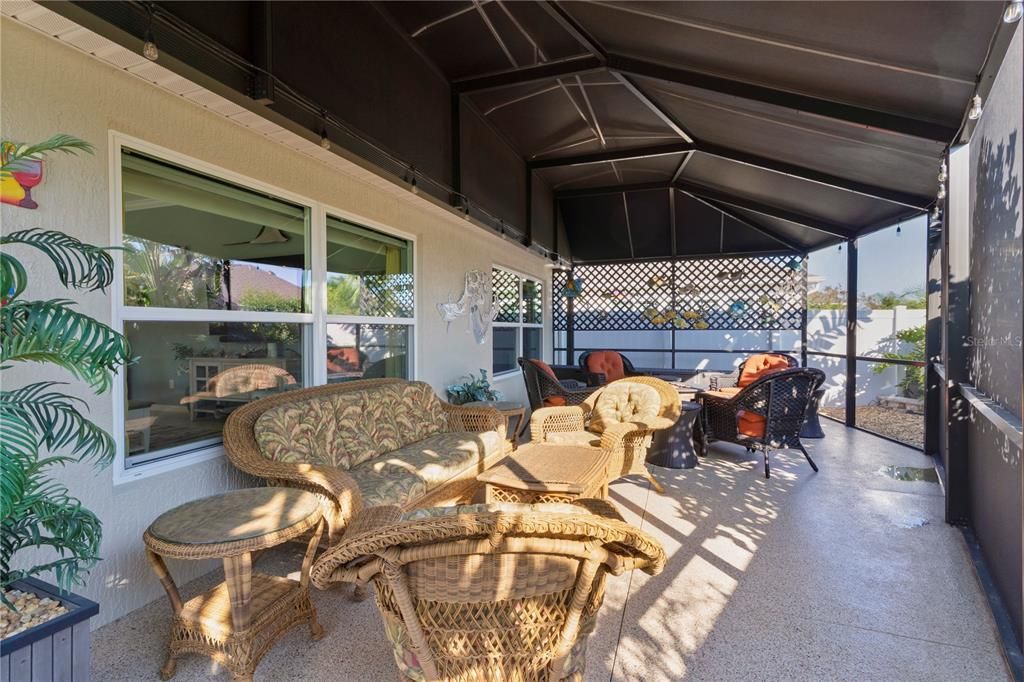 合同活跃: $550,000 (3 贝兹, 2 浴室, 1700 平方英尺)