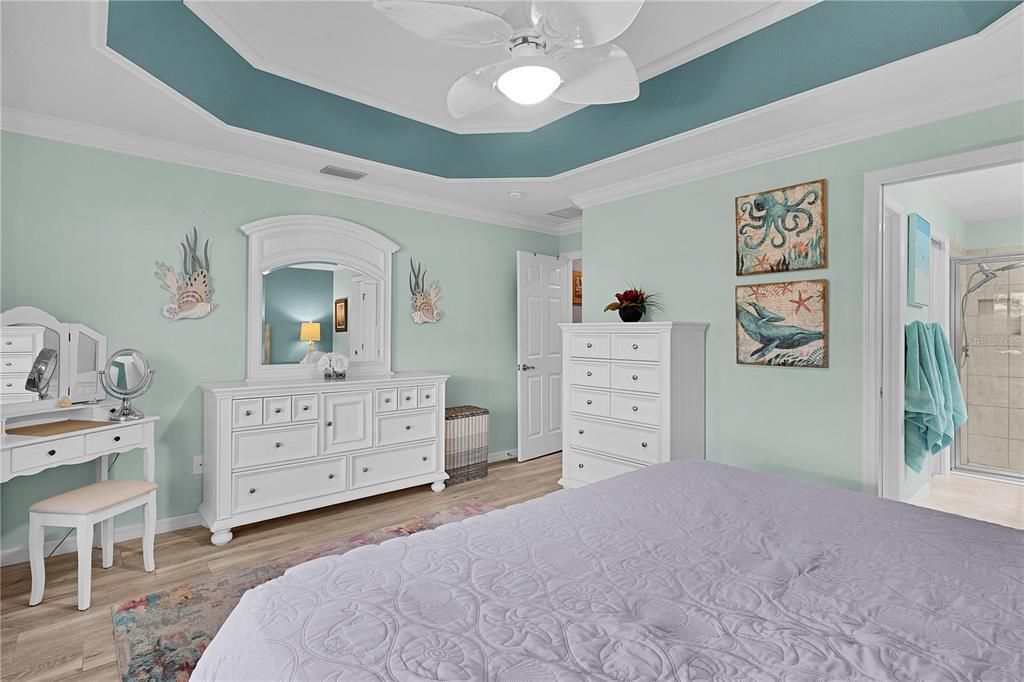 合同活跃: $550,000 (3 贝兹, 2 浴室, 1700 平方英尺)