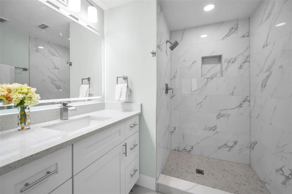 En Venta: $265,000 (2 camas, 2 baños, 900 Pies cuadrados)