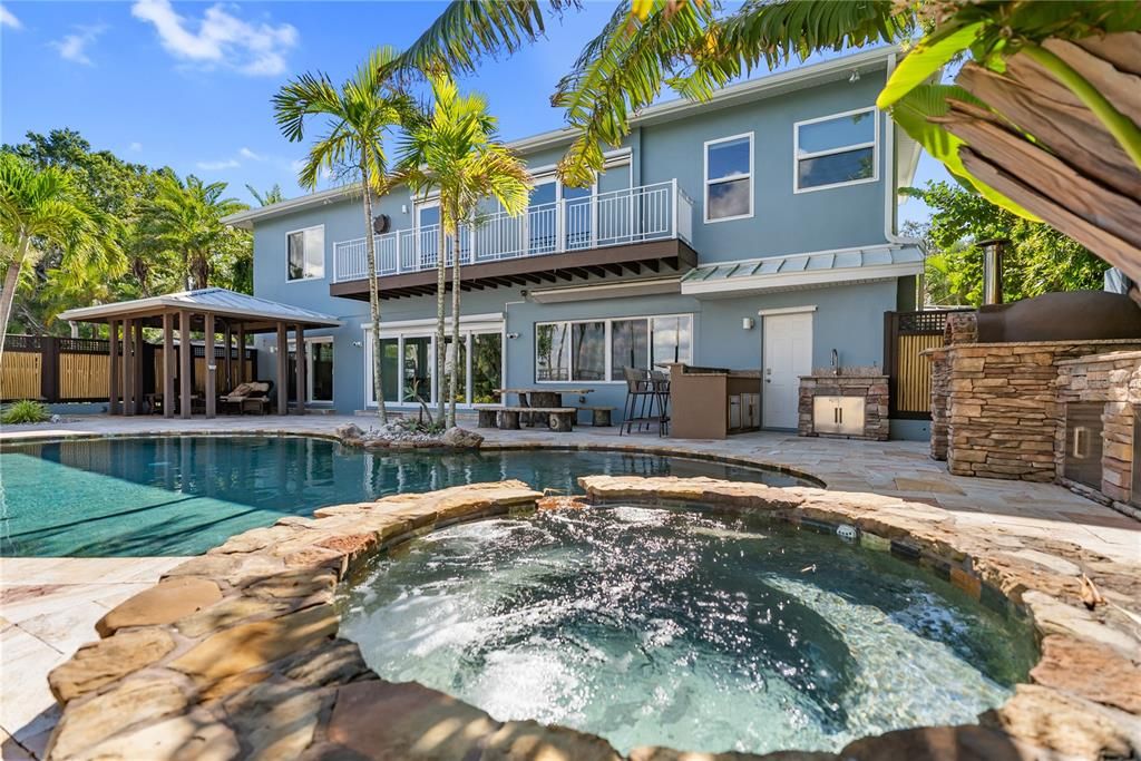 En Venta: $2,900,000 (4 camas, 3 baños, 4452 Pies cuadrados)