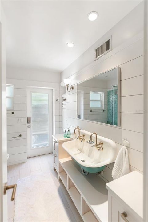 En Venta: $2,900,000 (4 camas, 3 baños, 4452 Pies cuadrados)