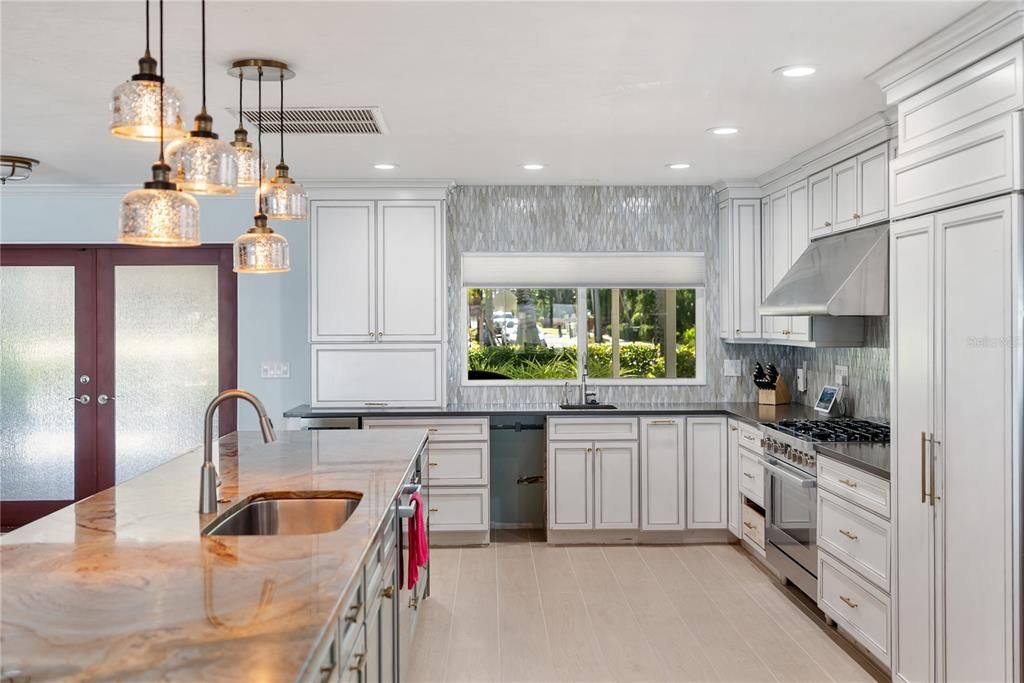 En Venta: $2,900,000 (4 camas, 3 baños, 4452 Pies cuadrados)