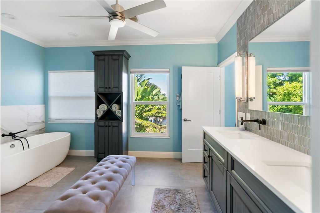 En Venta: $2,900,000 (4 camas, 3 baños, 4452 Pies cuadrados)