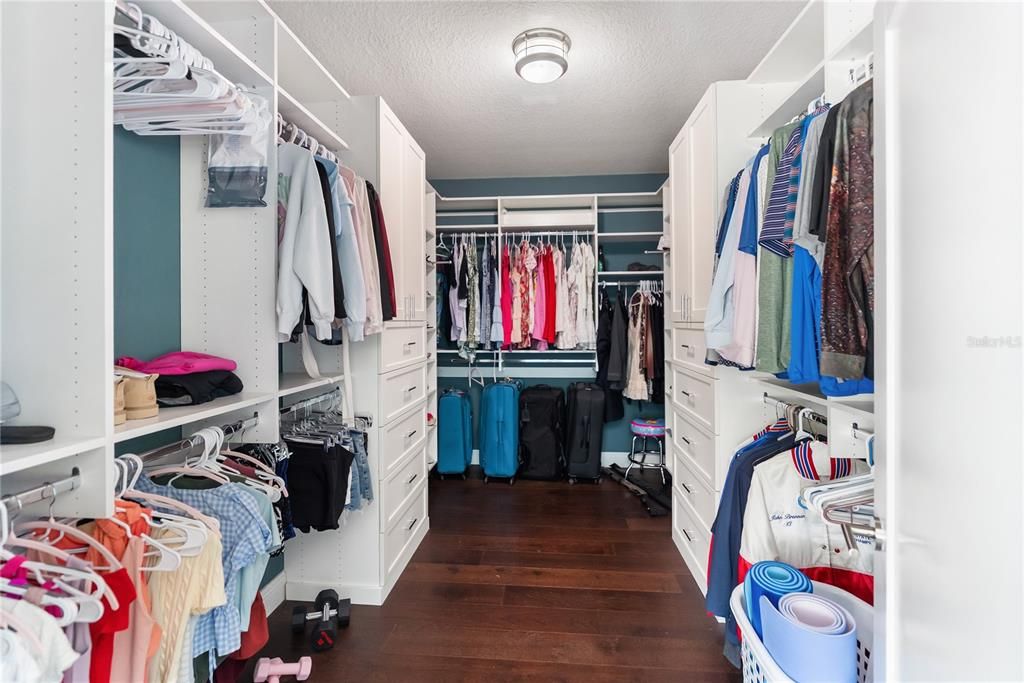 En Venta: $2,900,000 (4 camas, 3 baños, 4452 Pies cuadrados)