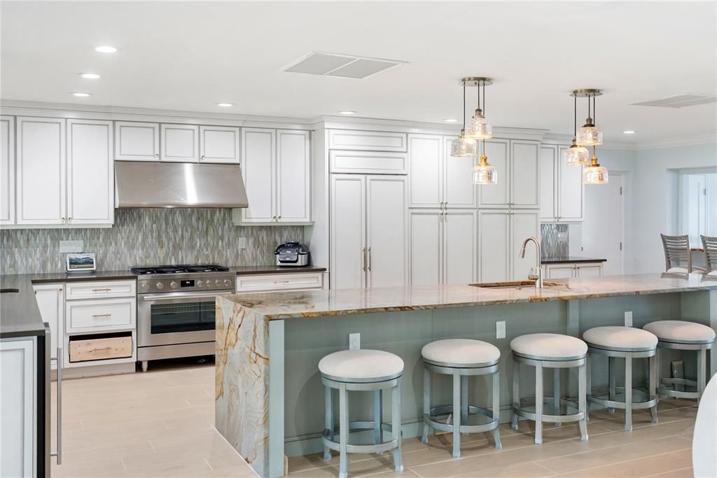 En Venta: $2,900,000 (4 camas, 3 baños, 4452 Pies cuadrados)