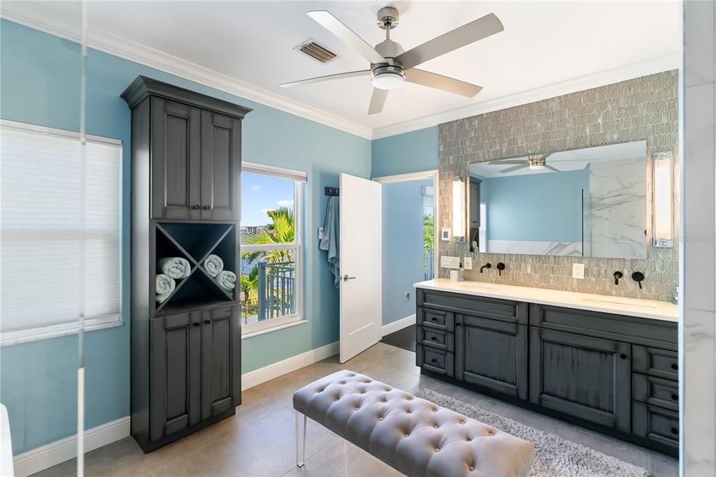 En Venta: $2,900,000 (4 camas, 3 baños, 4452 Pies cuadrados)