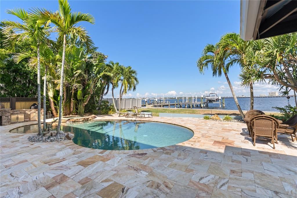 En Venta: $2,900,000 (4 camas, 3 baños, 4452 Pies cuadrados)