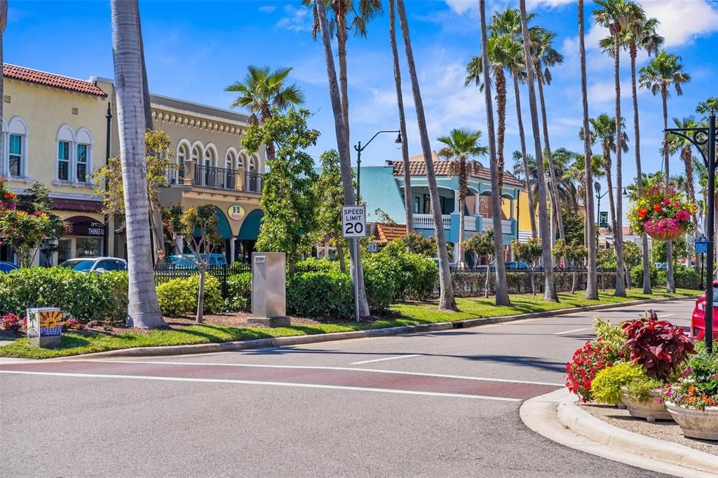 For Sale: $325,000 (2 beds, 2 baths, 1568 Square Feet)