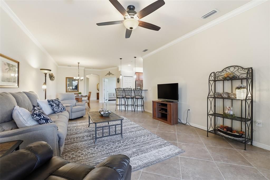 For Sale: $325,000 (2 beds, 2 baths, 1568 Square Feet)