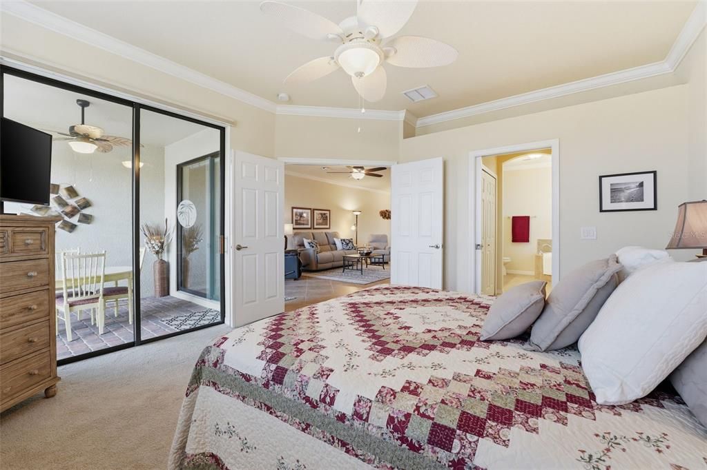 For Sale: $325,000 (2 beds, 2 baths, 1568 Square Feet)