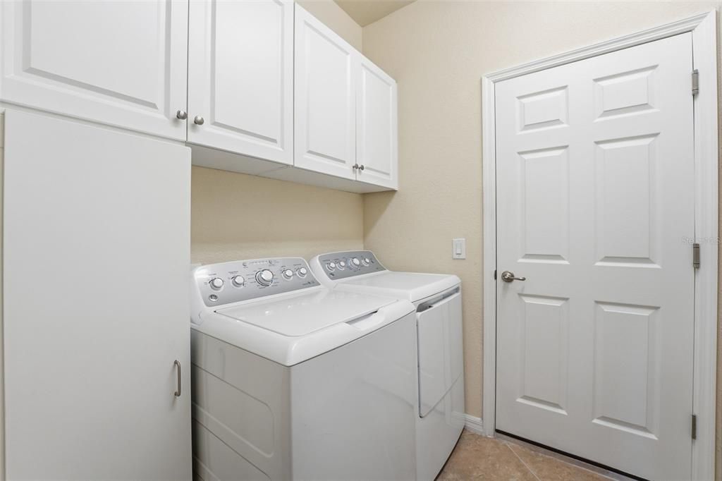 For Sale: $325,000 (2 beds, 2 baths, 1568 Square Feet)