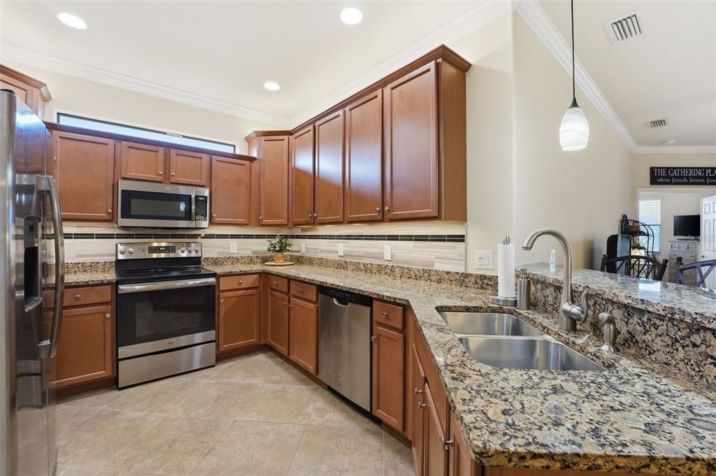 For Sale: $325,000 (2 beds, 2 baths, 1568 Square Feet)