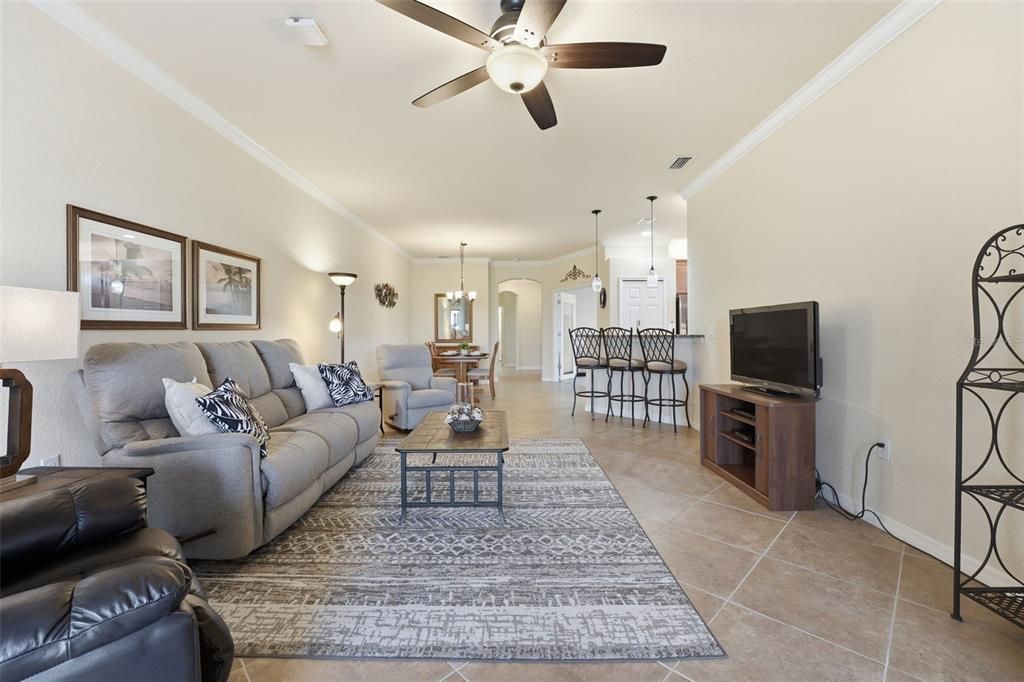 For Sale: $325,000 (2 beds, 2 baths, 1568 Square Feet)