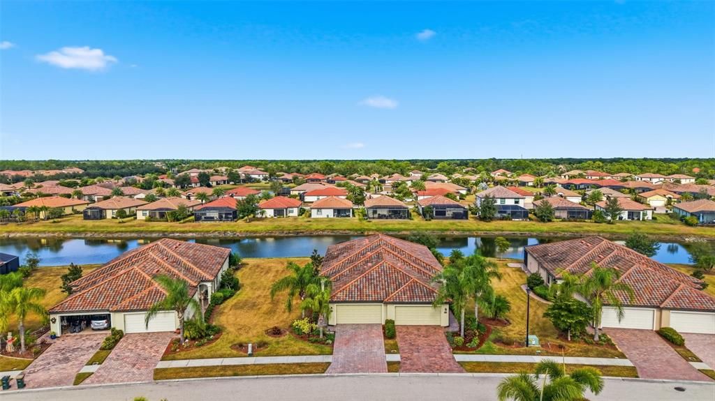 For Sale: $325,000 (2 beds, 2 baths, 1568 Square Feet)