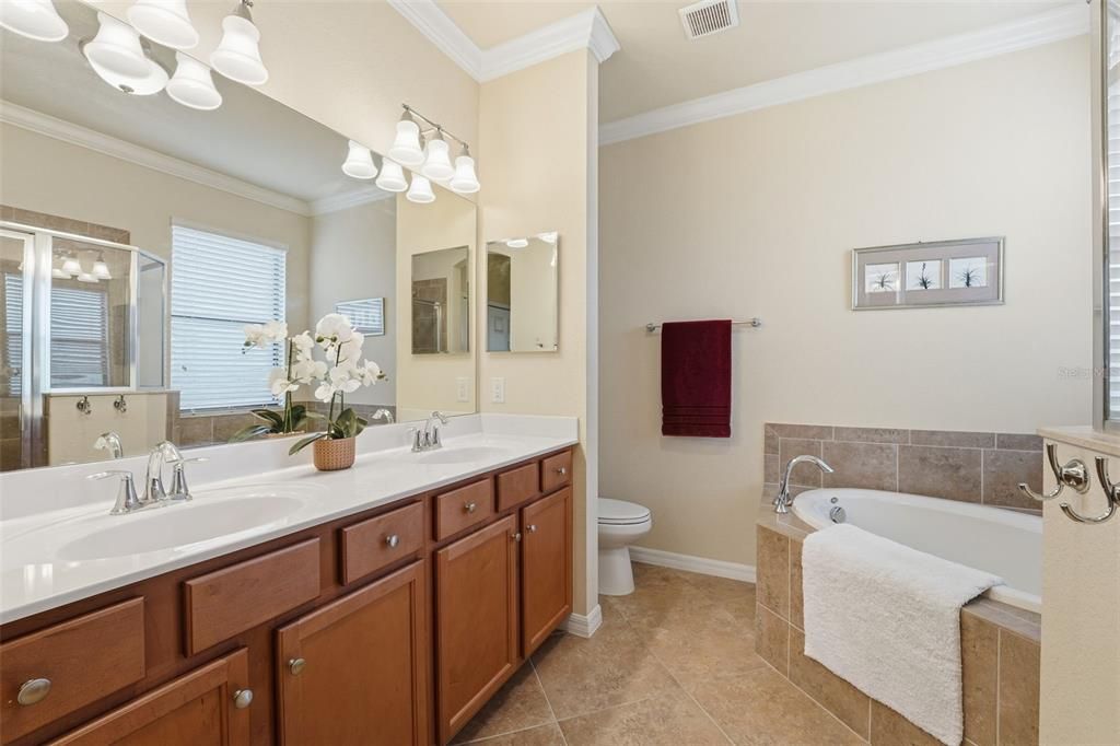 For Sale: $325,000 (2 beds, 2 baths, 1568 Square Feet)