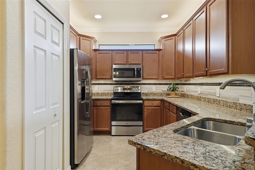 For Sale: $325,000 (2 beds, 2 baths, 1568 Square Feet)