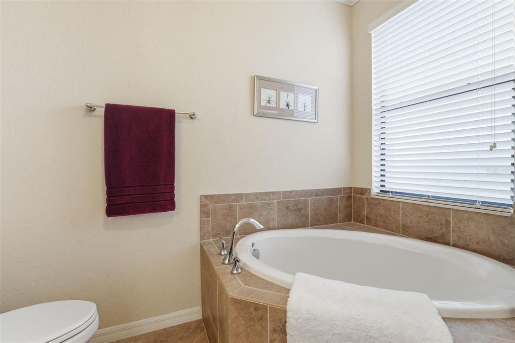 For Sale: $325,000 (2 beds, 2 baths, 1568 Square Feet)