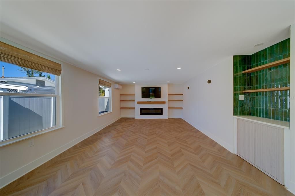 For Sale: $799,999 (3 beds, 2 baths, 1762 Square Feet)