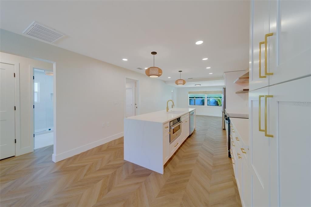 For Sale: $799,999 (3 beds, 2 baths, 1762 Square Feet)