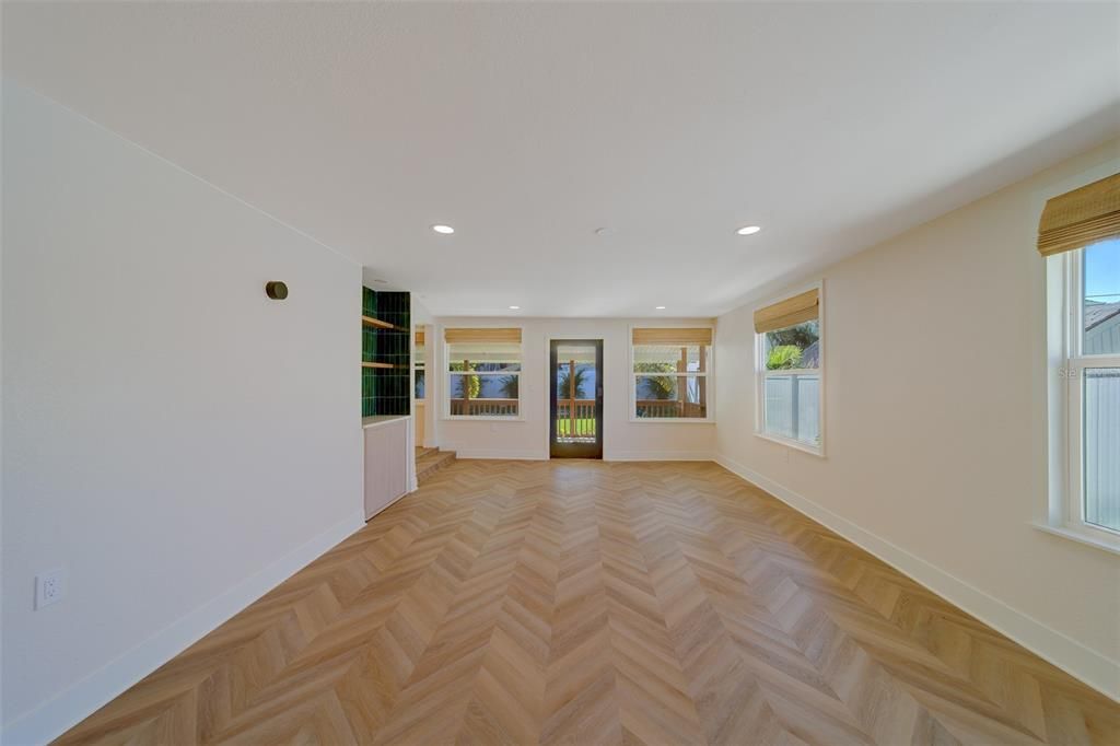 For Sale: $799,999 (3 beds, 2 baths, 1762 Square Feet)