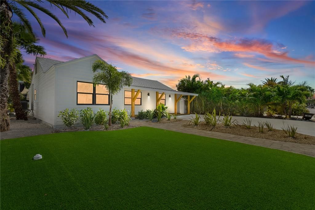 For Sale: $799,999 (3 beds, 2 baths, 1762 Square Feet)