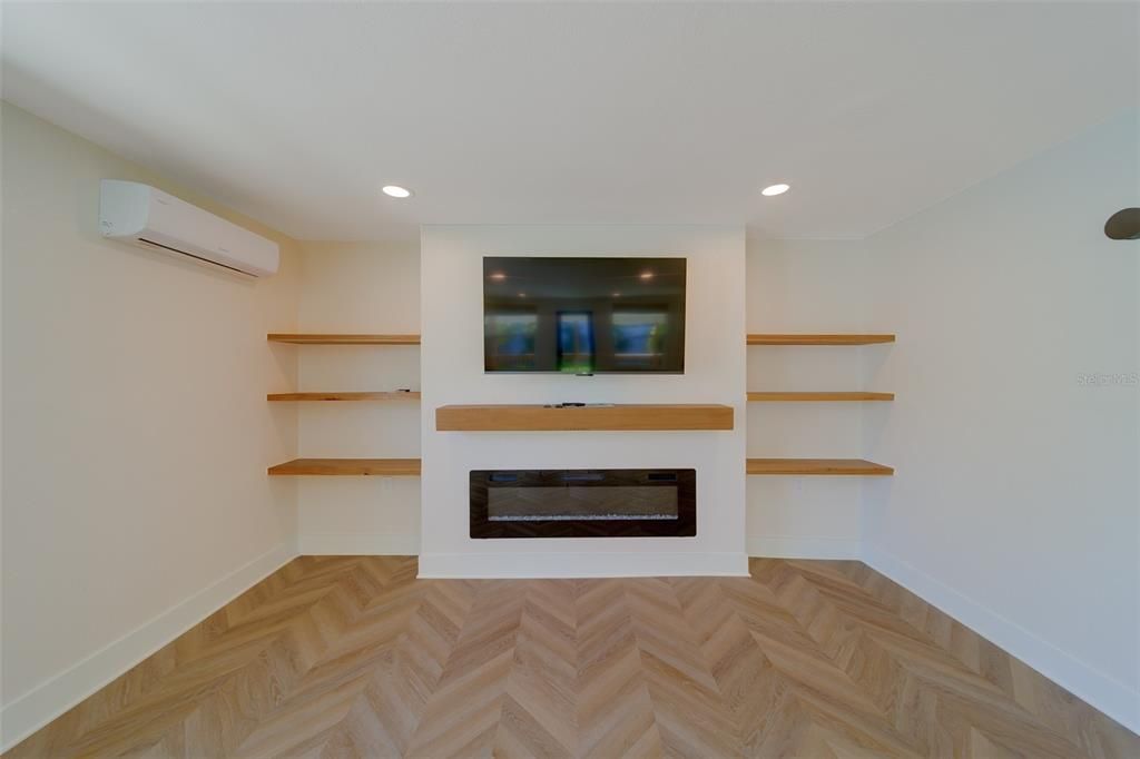 For Sale: $799,999 (3 beds, 2 baths, 1762 Square Feet)