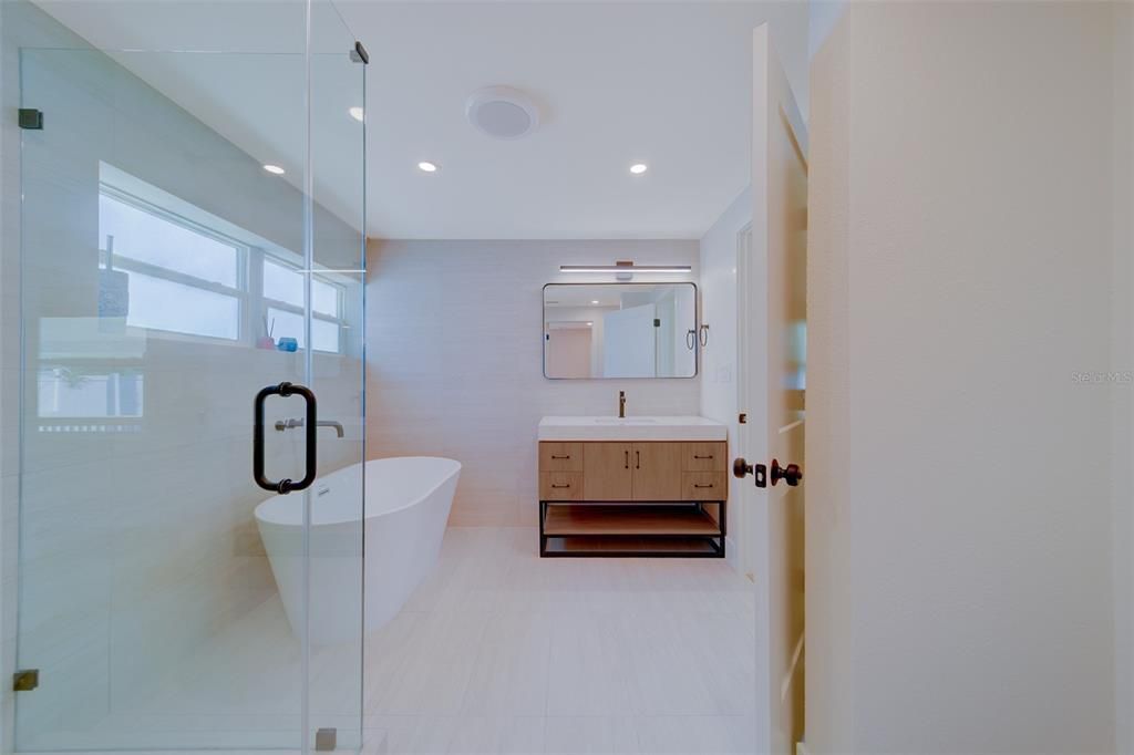 For Sale: $799,999 (3 beds, 2 baths, 1762 Square Feet)