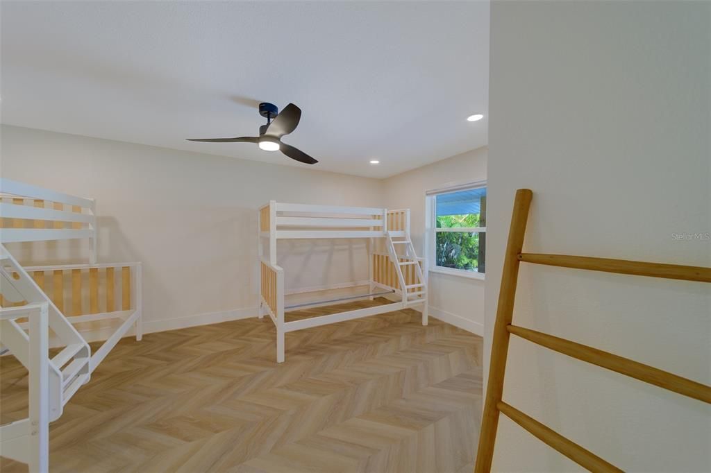 For Sale: $799,999 (3 beds, 2 baths, 1762 Square Feet)