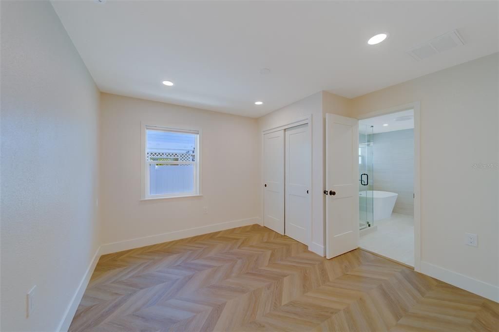 For Sale: $799,999 (3 beds, 2 baths, 1762 Square Feet)