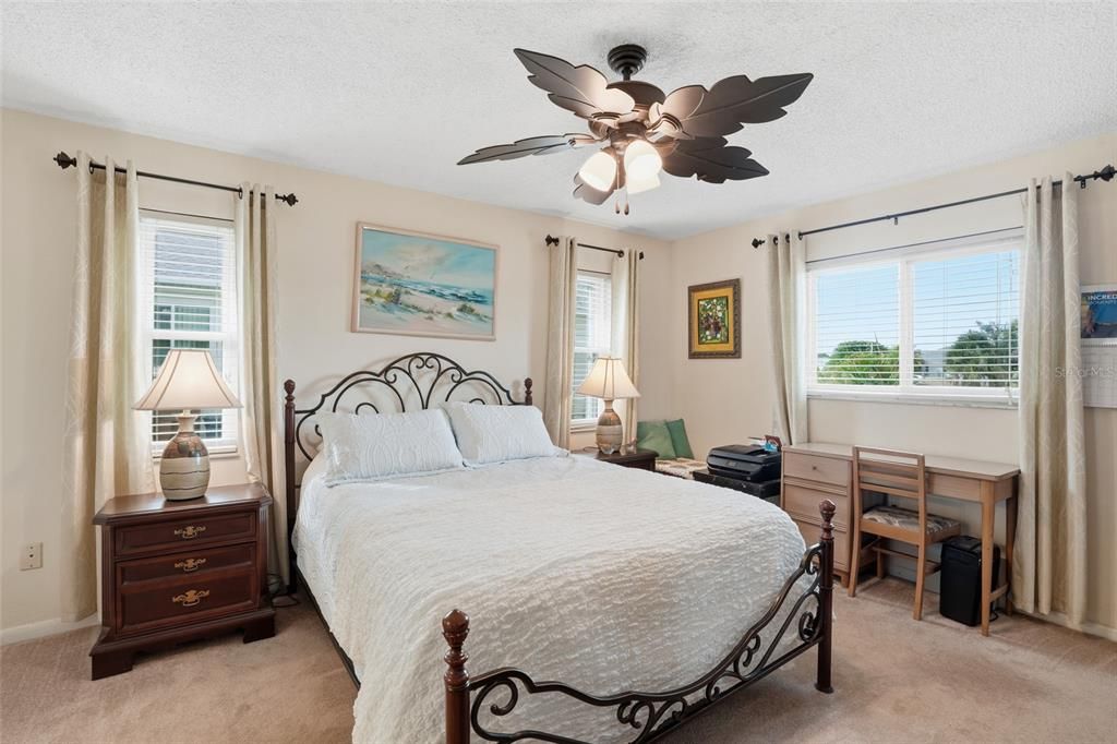 合同活跃: $262,000 (3 贝兹, 2 浴室, 1440 平方英尺)