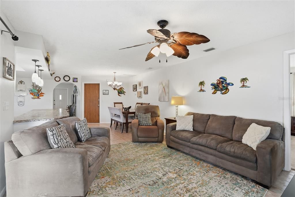 合同活跃: $262,000 (3 贝兹, 2 浴室, 1440 平方英尺)