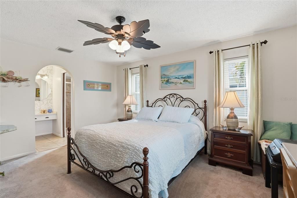 合同活跃: $262,000 (3 贝兹, 2 浴室, 1440 平方英尺)