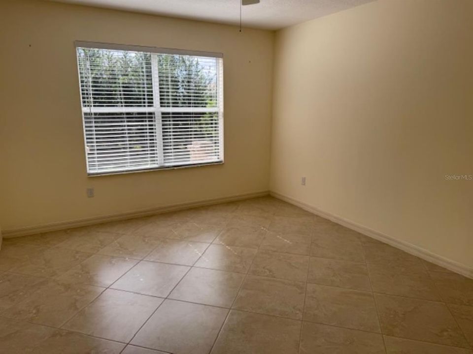 Activo con contrato: $261,000 (3 camas, 2 baños, 1437 Pies cuadrados)