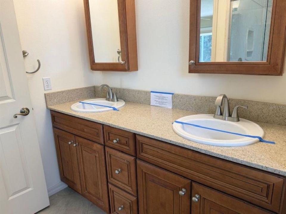 Activo con contrato: $261,000 (3 camas, 2 baños, 1437 Pies cuadrados)