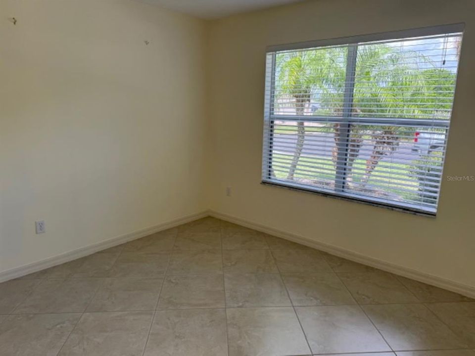 Activo con contrato: $261,000 (3 camas, 2 baños, 1437 Pies cuadrados)