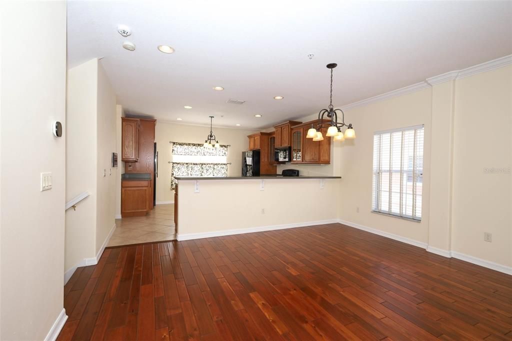 En Venta: $394,000 (3 camas, 3 baños, 1854 Pies cuadrados)